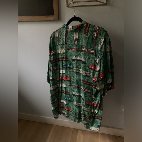 Reyn Spooner Vehicle Motif Button Up - Picture 4 of 6